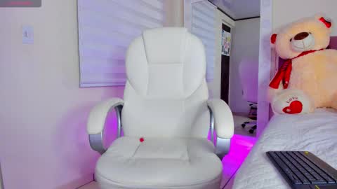 Isa  online show from 11-27-25, 09:44