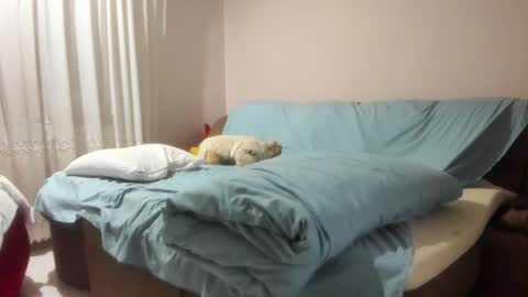 Issabelle online show from 12-14-25, 05:35