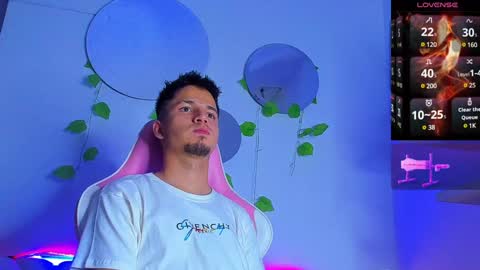 Snapshot of issac_james chatting on 01-26-25, 08:25 Issac online show from 01-26-25, 08:25