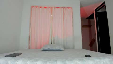 Snapshot of issalovexxx chatting on 05-30-26, 07:27 Isabella online show from 05-30-26, 07:27