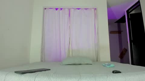 Snapshot of issalovexxx chatting on 06-06-26, 10:42 Isabella online show from 06-06-26, 10:42