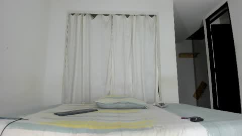 Snapshot of issalovexxx chatting on 06-11-26, 08:01 Isabella online show from 06-11-26, 08:01