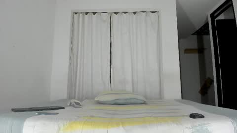Snapshot of issalovexxx chatting on 06-14-26, 06:48 Isabella online show from 06-14-26, 06:48