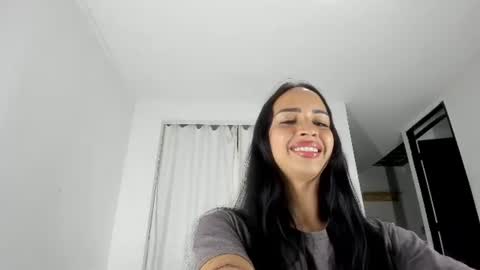 Snapshot of issalovexxx chatting on 06-29-26, 10:15 Isabella online show from 06-29-26, 10:15