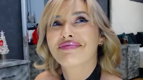 IssaSmyth online show from 12-03-25, 03:54