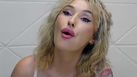 IssaSmyth online show from 12-13-25, 07:53