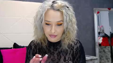 IssaSmyth online show from 01-16-26, 04:11