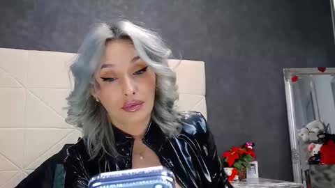 IssaSmyth online show from 04-18-26, 06:50