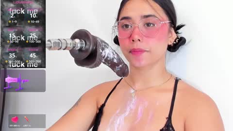 Snapshot of issie_cute chatting on 12-16-24, 05:17 Issie online show from 12-16-24, 05:17