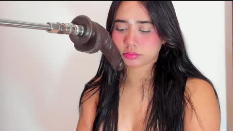 Snapshot of issie_cute chatting on 12-21-24, 08:00 Issie online show from 12-21-24, 08:00