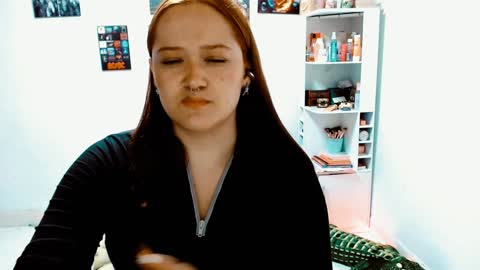 Yiz online show from 12-24-24, 01:06