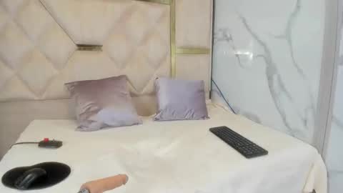 Issys online show from 01-16-26, 01:53