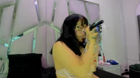 Snapshot of issysleblanc chatting on 07-21-26, 08:55 Issys online show from 07-21-26, 08:55
