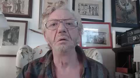Snapshot of isubmissiveslut chatting on 05-18-26, 04:35 ImYourBitch online show from 05-18-26, 04:35