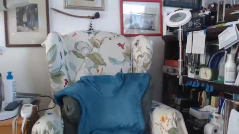 Snapshot of isubmissiveslut chatting on 05-27-26, 06:27 ImYourBitch online show from 05-27-26, 06:27