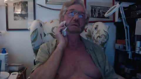 Snapshot of isubmissiveslut chatting on 05-28-26, 06:32 ImYourBitch online show from 05-28-26, 06:32