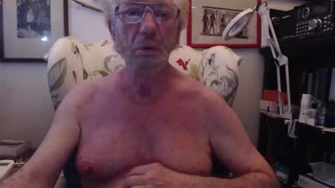 Snapshot of isubmissiveslut chatting on 06-03-26, 04:04 ImYourBitch online show from 06-03-26, 04:04