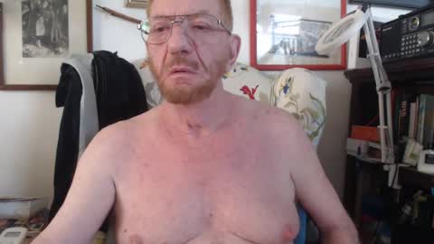 Snapshot of isubmissiveslut chatting on 06-11-26, 07:01 ImYourBitch online show from 06-11-26, 07:01