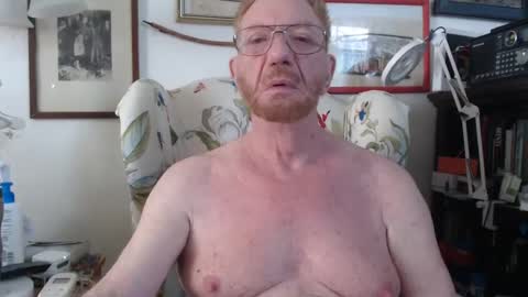 Snapshot of isubmissiveslut chatting on 06-16-26, 06:32 ImYourBitch online show from 06-16-26, 06:32