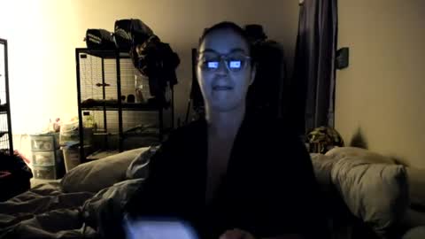 Snapshot of italiana25 chatting on 06-22-26, 03:19 Bella Bloom online show from 06-22-26, 03:19