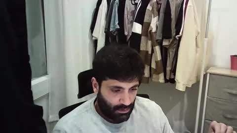 italianboybcn online show from 11-22-25, 10:53