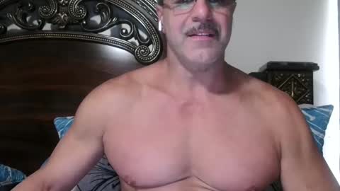 Snapshot of italianstud43 chatting on 09-11-25, 02:28 Hot Italian online show from 09-11-25, 02:28