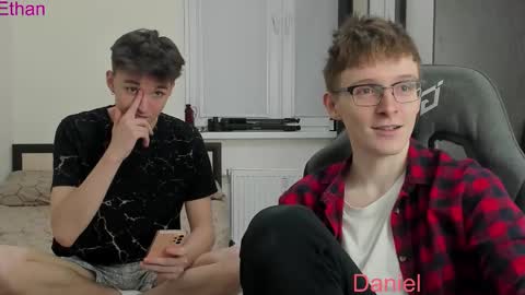 Snapshot of ithan_red chatting on 10-03-25, 05:21 Ethan online show from 10-03-25, 05:21