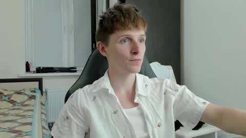 Snapshot of ithan_red chatting on 11-05-25, 06:30 Ethan online show from 11-05-25, 06:30