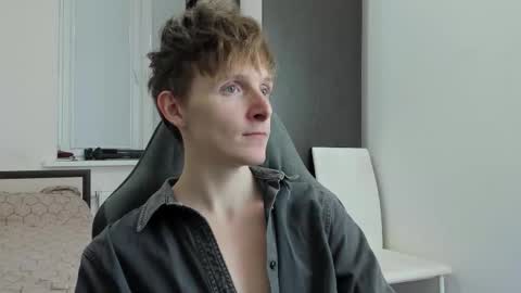 Snapshot of ithan_red chatting on 11-28-25, 05:37 Ethan online show from 11-28-25, 05:37