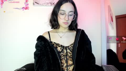 Snapshot of its__angelica_ chatting on 01-19-25, 10:49 Angelica online show from 01-19-25, 10:49