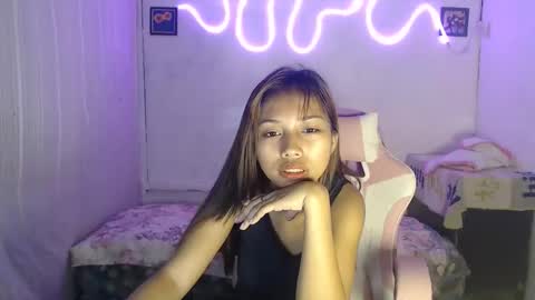Snapshot of its_andrea chatting on 10-04-25, 01:36 its andrea online show from 10-04-25, 01:36