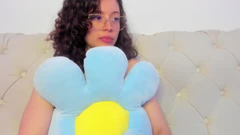 Snapshot of its_marie chatting on 02-11-25, 05:18 Maria online show from 02-11-25, 05:18