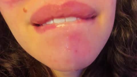 Snapshot of its_marie chatting on 03-06-25, 05:22 Maria online show from 03-06-25, 05:22