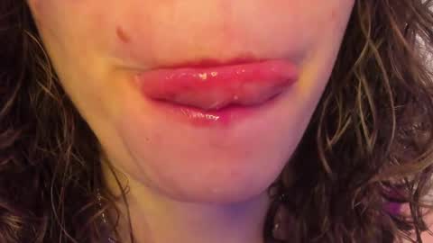 Snapshot of its_marie chatting on 03-07-25, 02:01 Maria online show from 03-07-25, 02:01