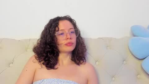Snapshot of its_marie chatting on 03-12-25, 07:28 Maria online show from 03-12-25, 07:28