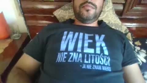 Snapshot of its_me_2323 chatting on 05-17-26, 04:43 its_me_2323 online show from 05-17-26, 04:43