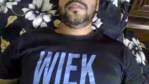 Snapshot of its_me_2323 chatting on 05-21-26, 05:03 its_me_2323 online show from 05-21-26, 05:03