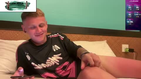 Snapshot of its_mylo chatting on 05-05-26, 02:36 Mylo online show from 05-05-26, 02:36