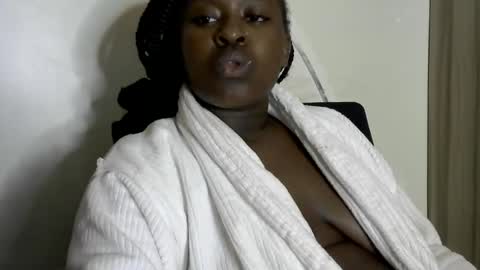 Snapshot of its_sweet chatting on 12-02-24, 08:55 BigAss horny online show from 12-02-24, 08:55