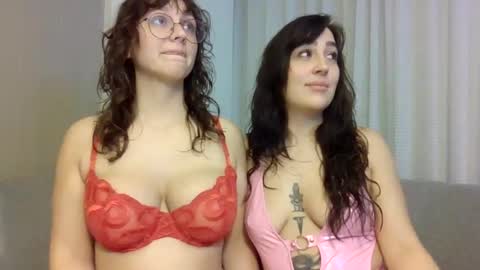 Snapshot of itsalwayssunny6969 chatting on 01-08-25, 01:11 itsalwayssunny6969 online show from 01-08-25, 01:11