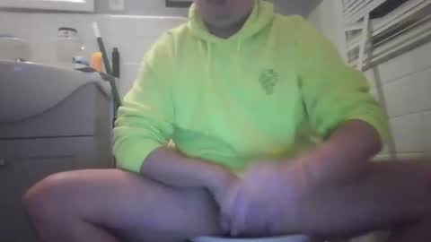 Snapshot of itsavibeouthere chatting on 11-10-25, 04:22 itsavibeouthere online show from 11-10-25, 04:22