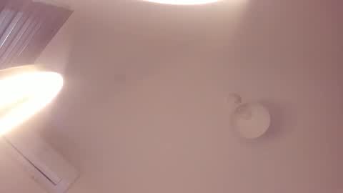 Isabella online show from 10-27-25, 08:51