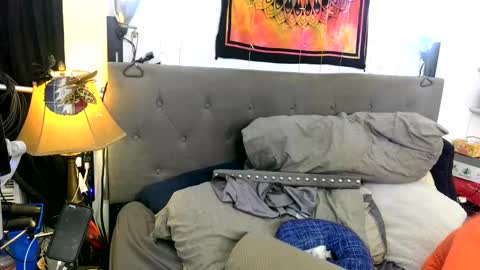 Boo Faux online show from 01-15-25, 04:25