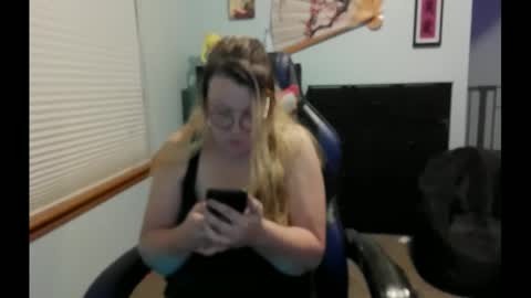Snapshot of itsglitch222 chatting on 09-15-25, 07:52 Itsglitchh222 online show from 09-15-25, 07:52
