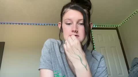 Snapshot of itskaylaaa chatting on 06-08-26, 07:47 itsKaylaaa online show from 06-08-26, 07:47