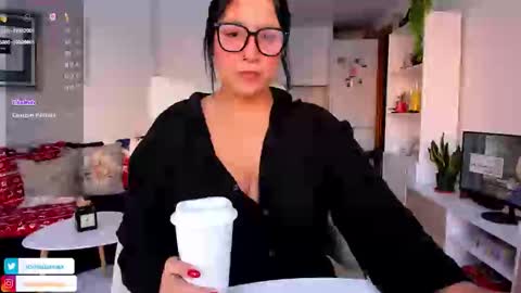 Itsmedannax   online show from 01-10-26, 08:27