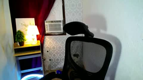Snapshot of itsmeloveypinay chatting on 09-20-25, 12:28 itsmeloveypinay online show from 09-20-25, 12:28
