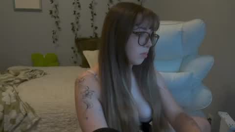 Snapshot of itsmiaeverly chatting on 08-09-26, 03:23 Mia Everly online show from 08-09-26, 03:23