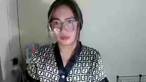 itsurgil_kloeh online show from 12-17-25, 04:35