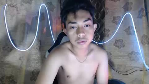 Snapshot of itsyourcummerboy_xx chatting on 04-04-26, 05:43 Kyle online show from 04-04-26, 05:43